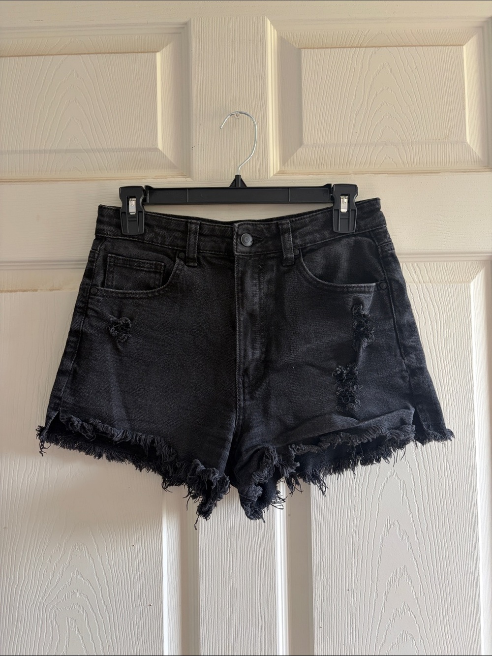 No Boundaries Black Distressed Frayed-Hem High-Rise Jean Shorts